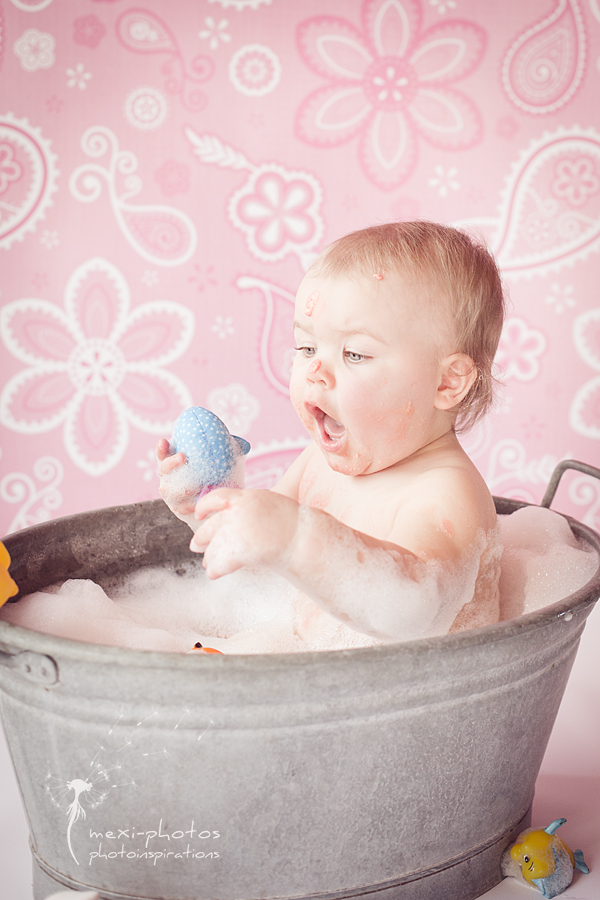 Baby in Wanne - Fotoshooting Gütersloh - mexi-photos